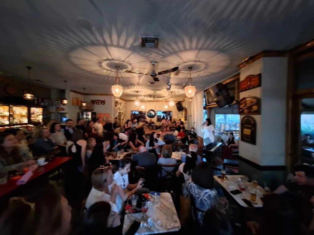Αντίκα CafeBar στην Ηλιούπολη